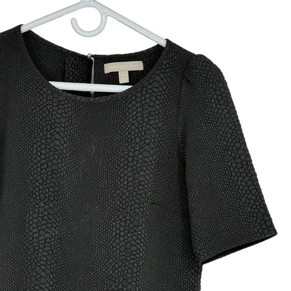 *Women’s Banana Republic Size 6 Black Textured Polyester/Elastane SS Top - Picture 4 of 8